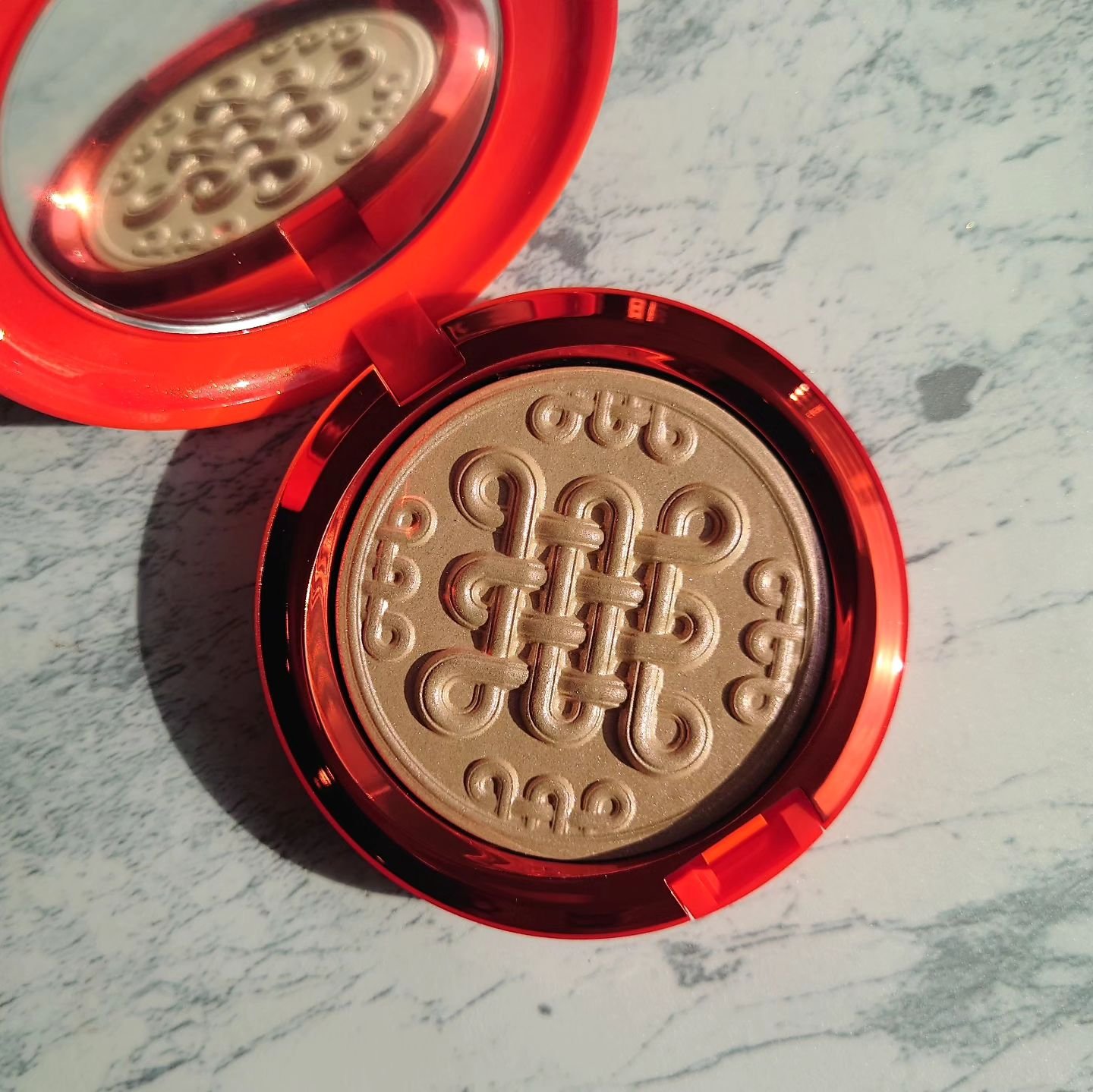 エクストラ ディメンション スキンフィニッシュ ショー ゴールド (M·A·C NEW YEAR SHINE)/M・A・C/プレストパウダーを使ったクチコミ（1枚目）