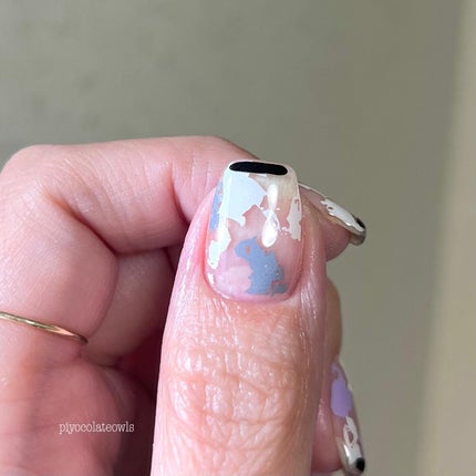 ぴよこれいと あうるす on LIPS 「爪、変えました。秒で出来る簡単デザイン。爪に何かが、付いてりゃ..」(2枚目)