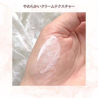 ツヤ感＆束感、自由自在
ナチュラルに決まるヘアバーム

────────────

✔️使った商品
スティーブンノル　マディソン５８　ナチュラルフィニッシュ バーム

✔️色味
白

✔️種類
ヘアバーム

✔️質感
やわらかいクリームテクスチャー

✔️使い方
①セミロングで小豆粒1～2個
②手のひらでよく伸ばして表面や内側からスタイリングする
※手のひらに残ったバームはハンドクリームとしても使える

✔️推しポイント

・使いこなせるヘアバーム
・ジェンダーレスなデザイン
・ハンドクリームにも使えるヘアバーム

スティーブンノルのシャンプー＆コンディショナーを愛用しています
こちらはツヤ感＆束感がでるタイプのスタイリングバーム。

シンプルで男女どちらでも使えるデザインがいいですね。
サイズ感も小さいのでお出かけや旅行先にも持ち運びしやすいです。

ヘアセットが苦手なタイプだったのですがヘアバームは初心者向きのアイテムです。
ヘアバームは量を調整しやすく、ナチュラルにもウェットにも仕上げることができます。

柔らかめのテクスチャーなので少量づつ手にとって伸ばし、毛先につけていきます。
私は内側から手をコームのようにして毛先になじませて使っています。

前髪の分け目や毛先などに使うと"髪の毛をちゃんと整えてる"感がでます。
今流行のニュアンス感も出しやすいですね。

ヘアセットのあとは大体手がベタベタになるので洗っていたのですがこちらのアイテムは
ハンドクリームにも使える優れもの。秋冬の時期にとってもいいですね。
美容室で使うヘアケアのような爽やか系の香りがうっすらします。

ナチュラルなヘアセットが好きな方、難しくないヘアバームを探している方におすすめです。

────────────

#スティーブンノル　#スティーブンノルマディソン58　#ナチュラルフィニッシュバーム　#PR
#ヘアセット #ヘアバーム
#コスメ #化粧品 #化妆品 #cosme #makeup #コスメ大好きの画像 その2