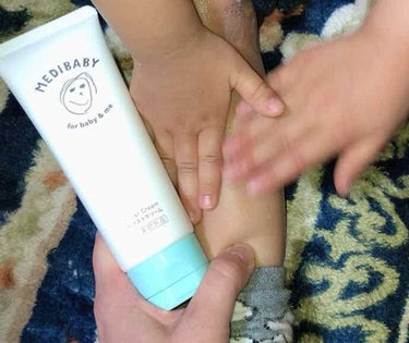 MEDIBABY 薬用モイストクリームのクチコミ「こちらは０歳の赤ちゃんからママと一緒に使える薬用モイストクリーム。

お肌の乾燥の気になる赤ち.....」（2枚目）