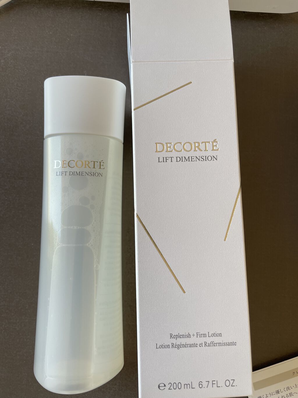 殿と姫🐱のクチコミ「
コスメデコルテの化粧水
気になって買ってみた*\(^o^)/*

試供品もくれた〜
ありがたや〜
..」（1枚目）