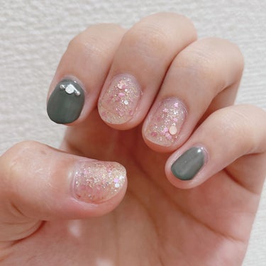 プチプラでセルフネイル💅

使用したネイル
♡パラドゥ
❤︎ミニネイルGD02

☆CANMAKE
★カラフルネイルズN12

シールは100均の物を使用しました。

どちらもお安くて優秀です✨