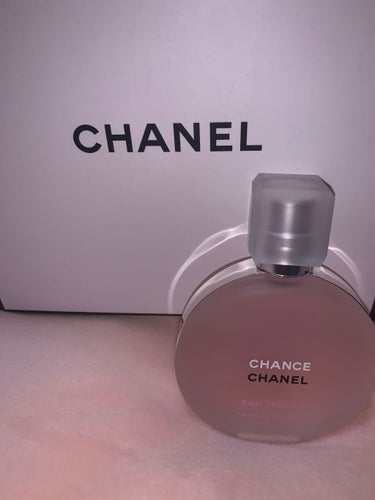 CHANEL のCHANCE（ヘアミスト）

これはプレゼントで親友からもらったものなのですが、一言で言うと「カッコいい女性の香り」がします。（個人の感想です。）

ヘアミストなので香水ほどがっつり匂い