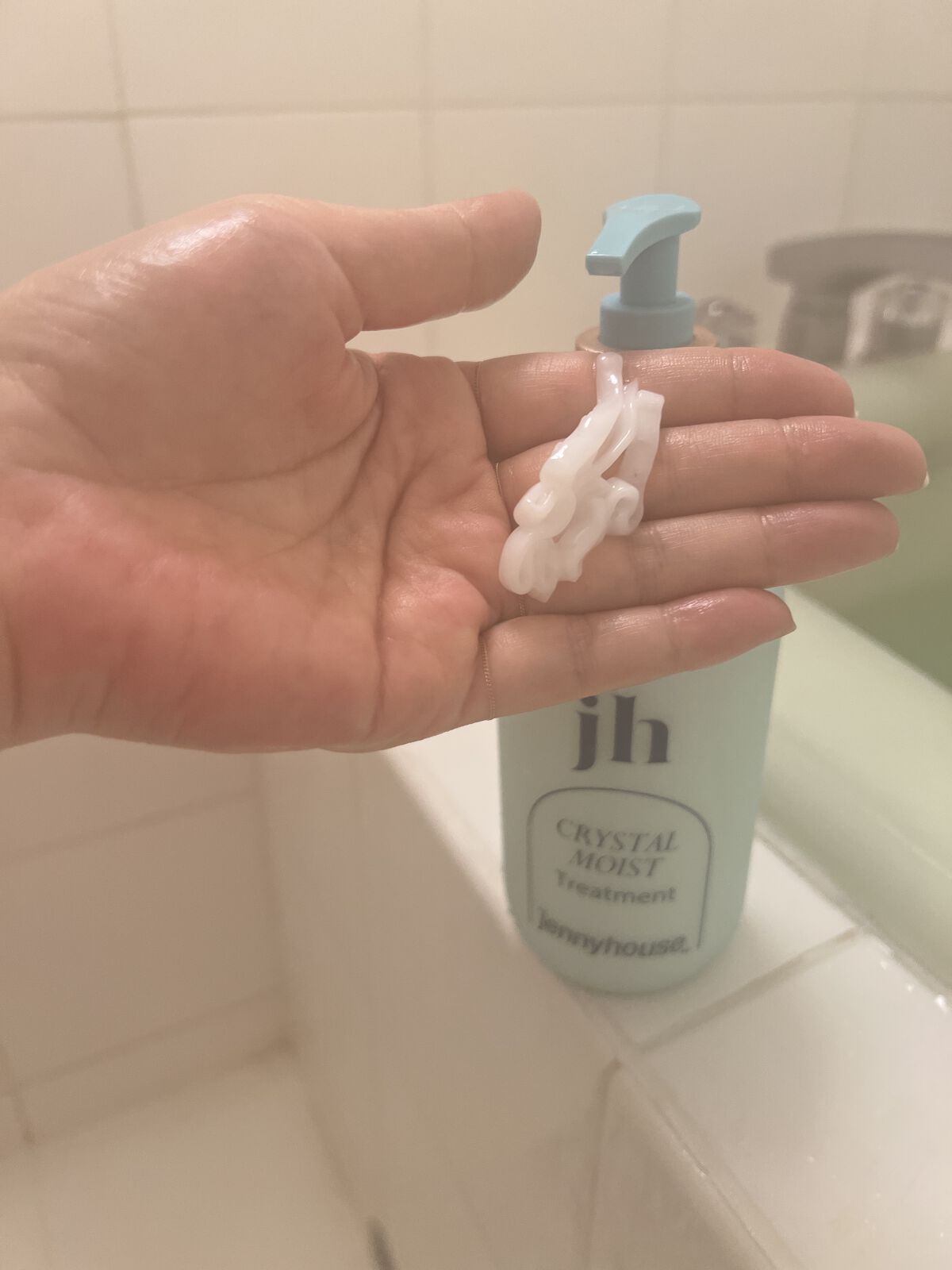 jenny house クリスタルモイストシャンプー/トリートメント＜しっとり＞のクチコミ「韓国コスメ好きで
しっとりする“シャンプー”と聞いたので
使ってみました！

カラーリングでダ.....」（2枚目）