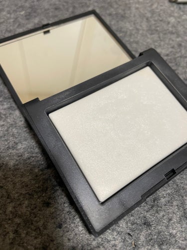 ライトリフレクティングセッティングパウダー　プレスト　N 5894/NARS/プレストパウダーを使ったクチコミ（1枚目）