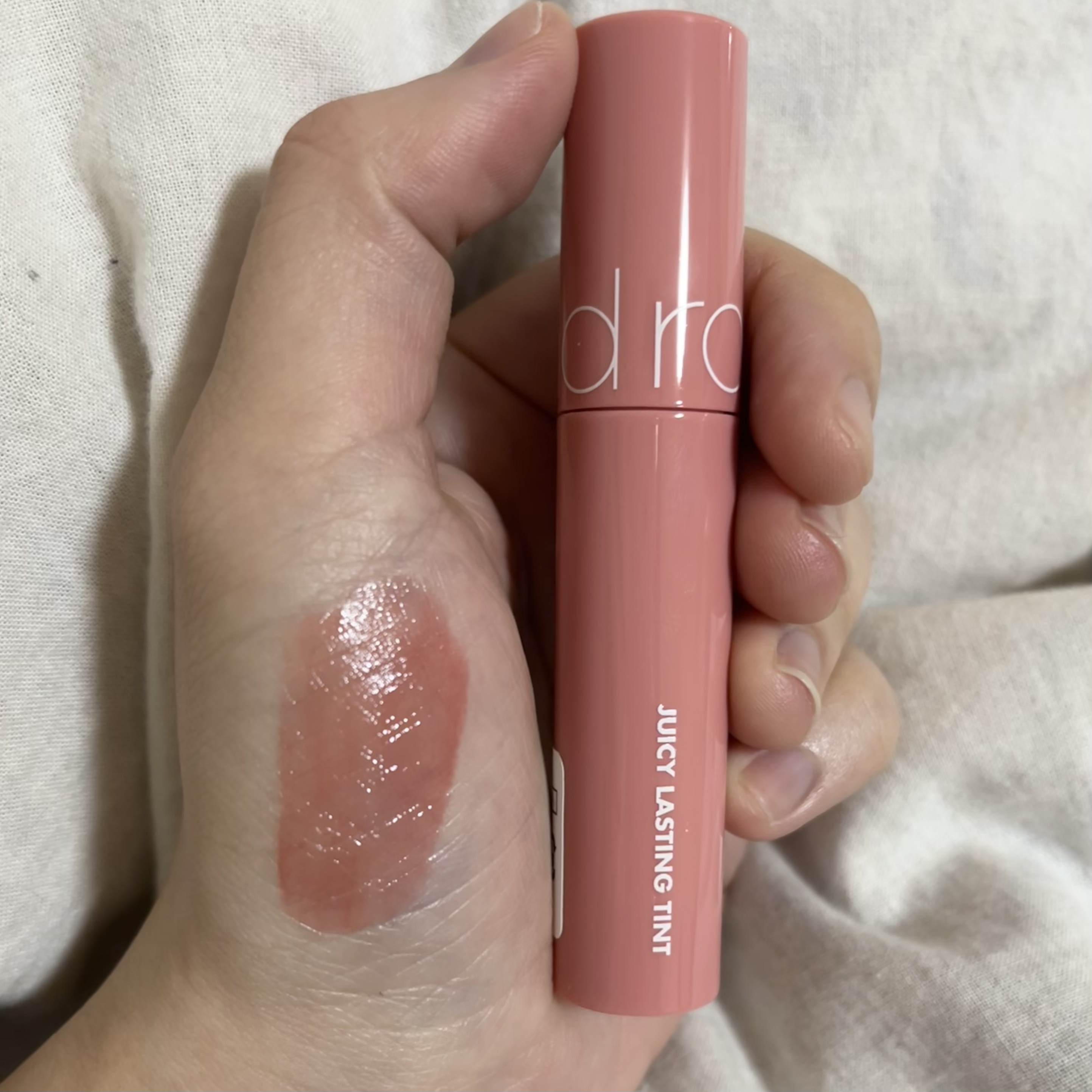 ジューシーラスティングティント/rom&nd/リップティントを使ったクチコミ（2枚目）