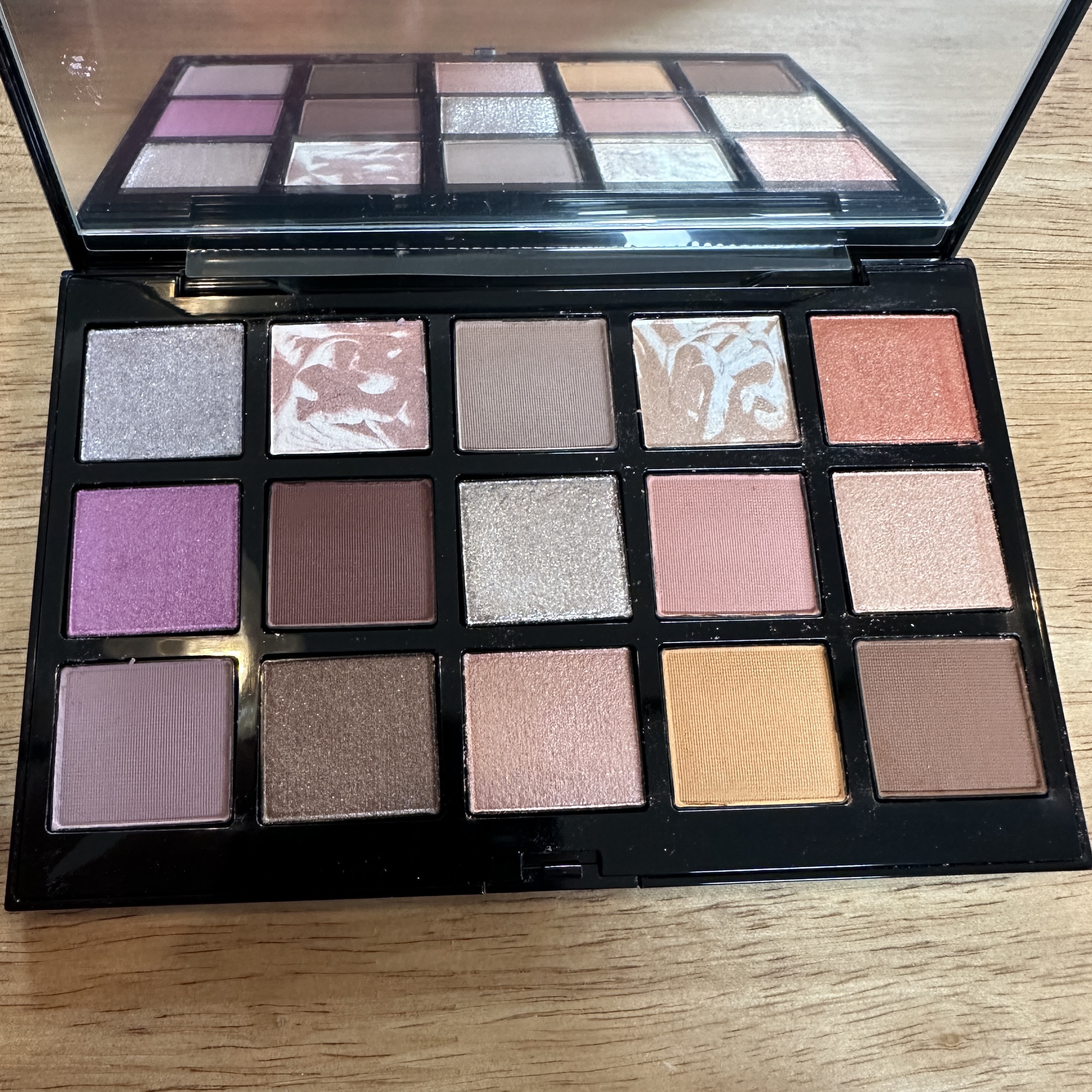 アディクション 15th アニバーサリー アイシャドウパレット “ロック ザ ベスト モーメンツ”/ADDICTION/パウダーアイシャドウを使ったクチコミ（1枚目）