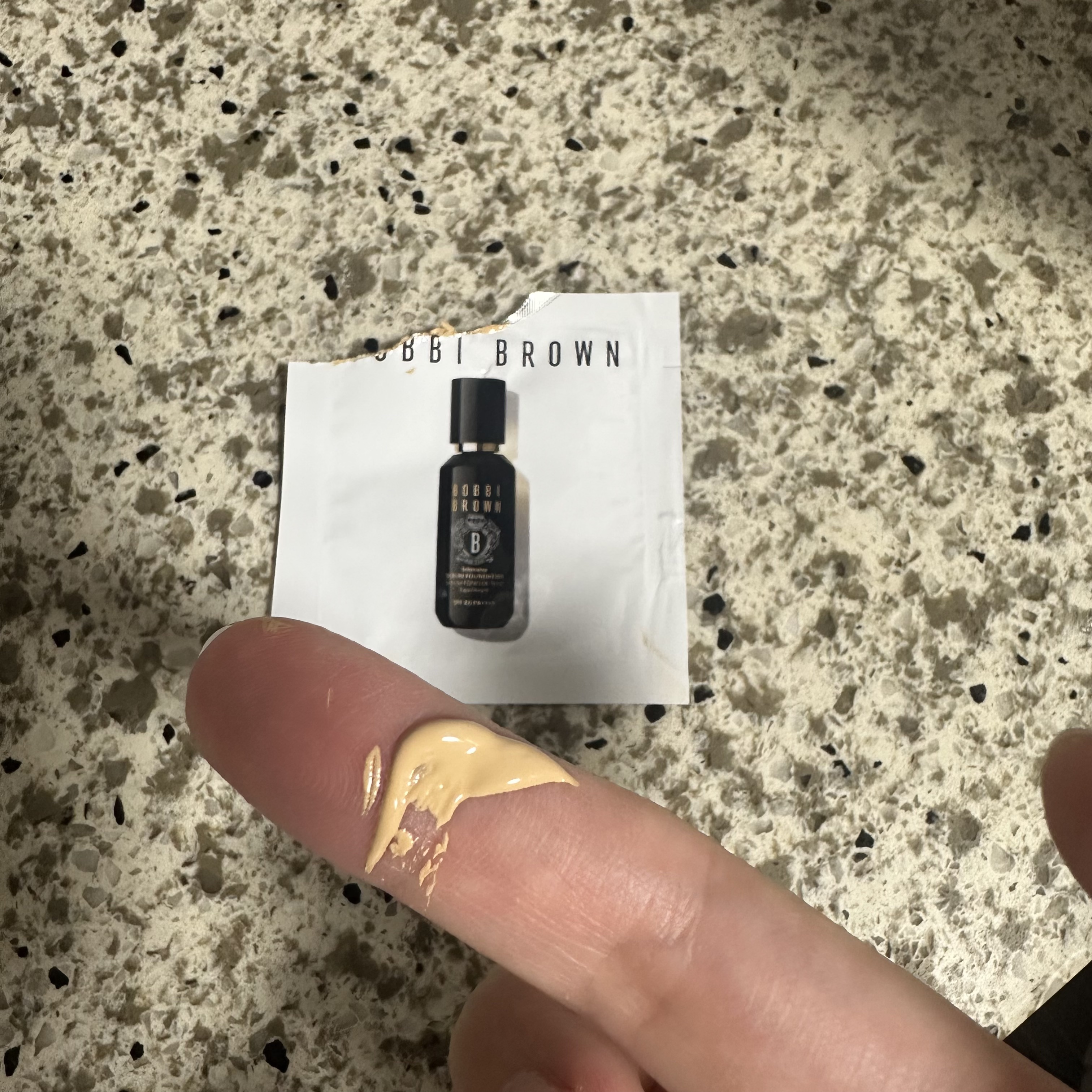 インテンシブ セラム ファンデーション N-042 ベージュ/BOBBI BROWN/リキッドファンデーションを使ったクチコミ（2枚目）