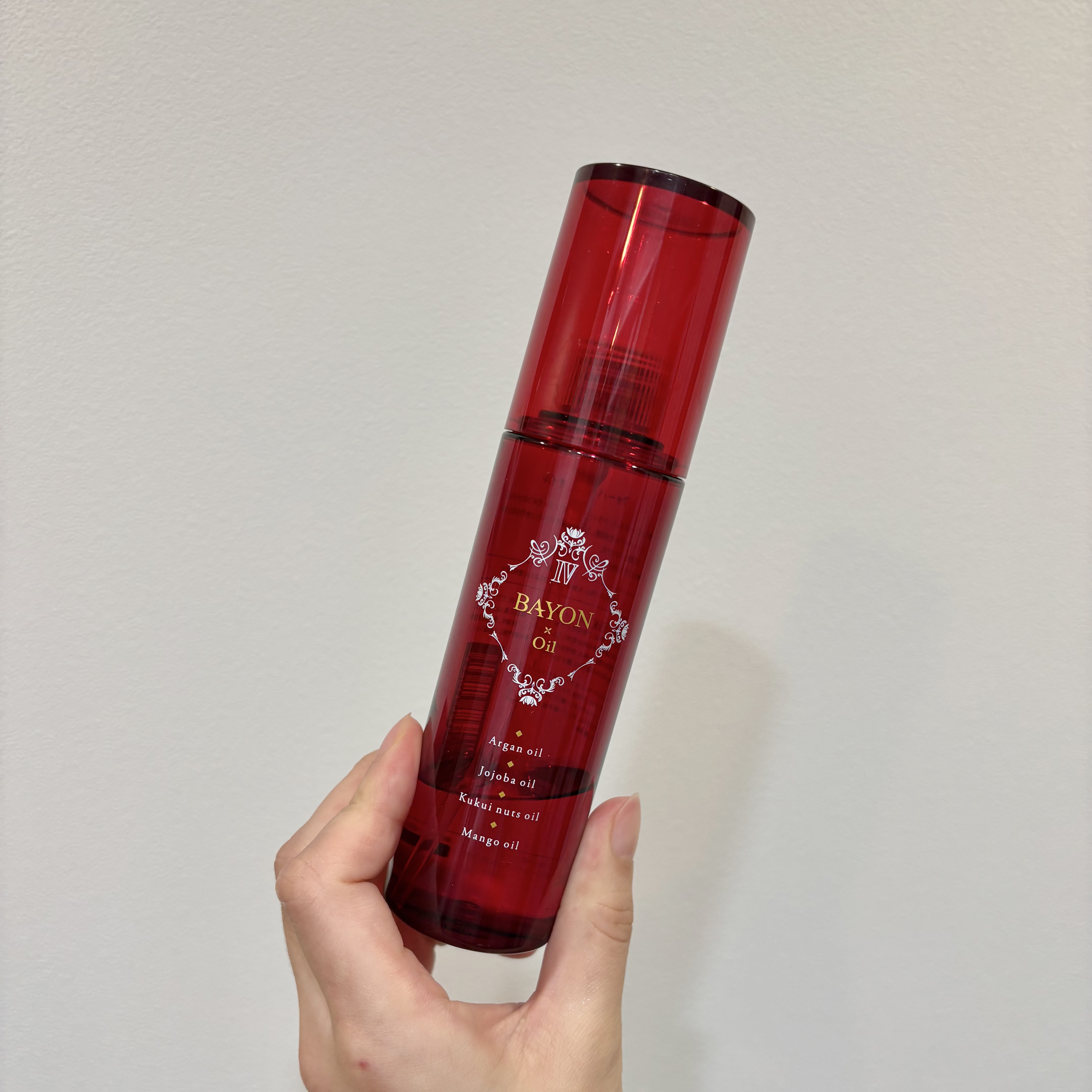 フォーバイヨン　オイル

ドライヤー前の髪にも、
仕上げにも使えるオイル！

キューティクルを保護してくれて、
べたつきは控えめ◎

#ヘアオイル