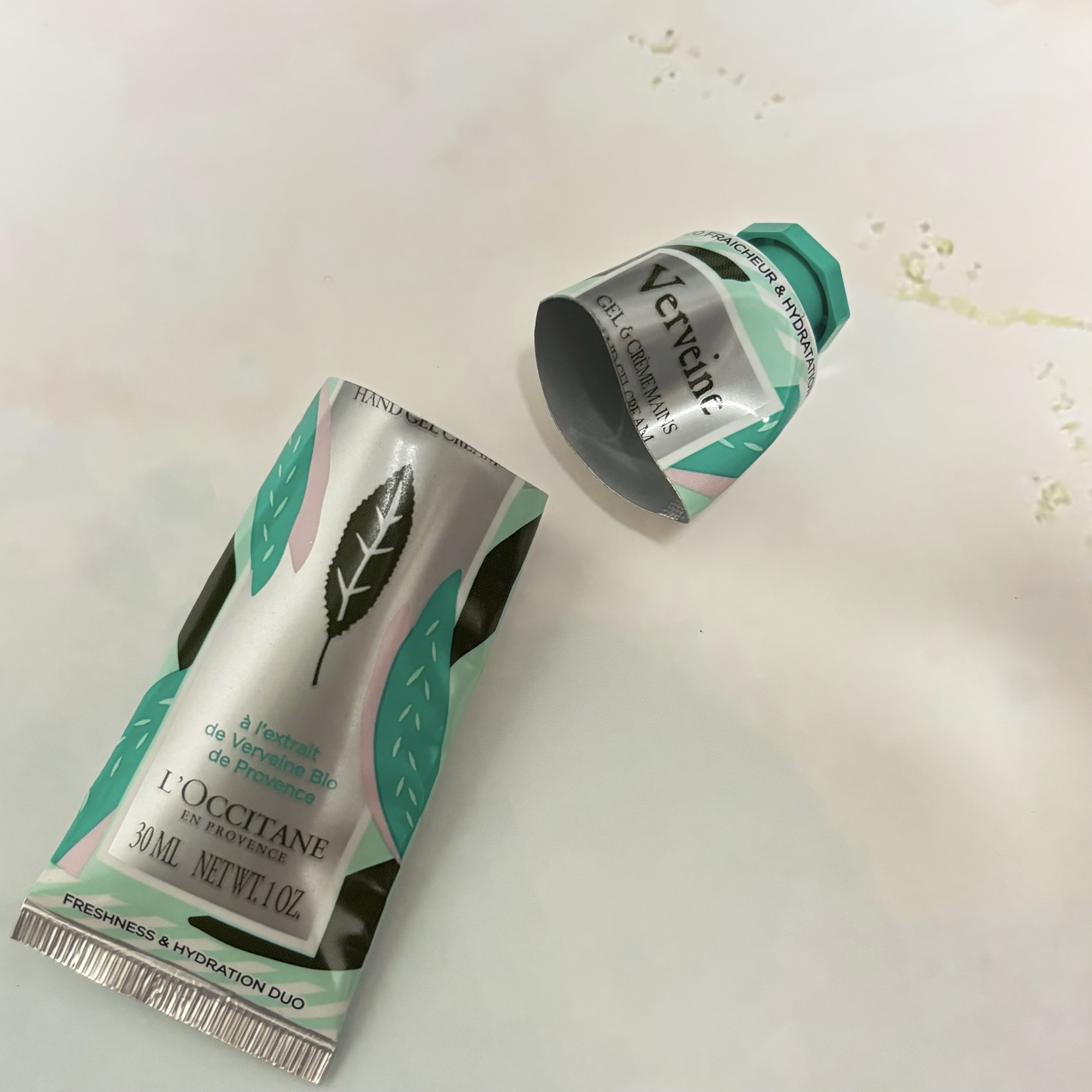 ヴァーベナ バイカラーハンドクリーム/L'OCCITANE/ハンドクリームを使ったクチコミ（1枚目）