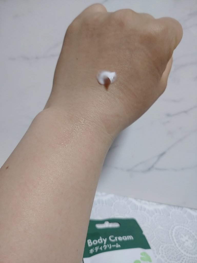 プルパCCボディクリーム/セリア/ボディクリームを使ったクチコミ（2枚目）