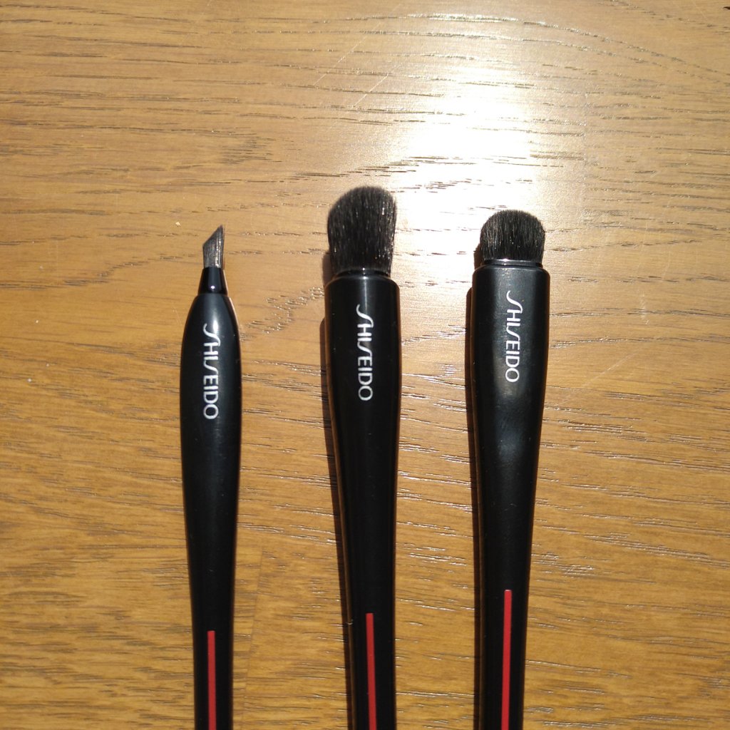 この3本でメイクに不慣れでもアイメイクがキレイに決まる！！
値上げ前にゲットせよ！！


持っているブラシの中でもSHISEIDOのブラシが特にお気に入りです😳


どのブラシもチクチクしない優しい肌当たりながら適度な弾力もあるので狙った