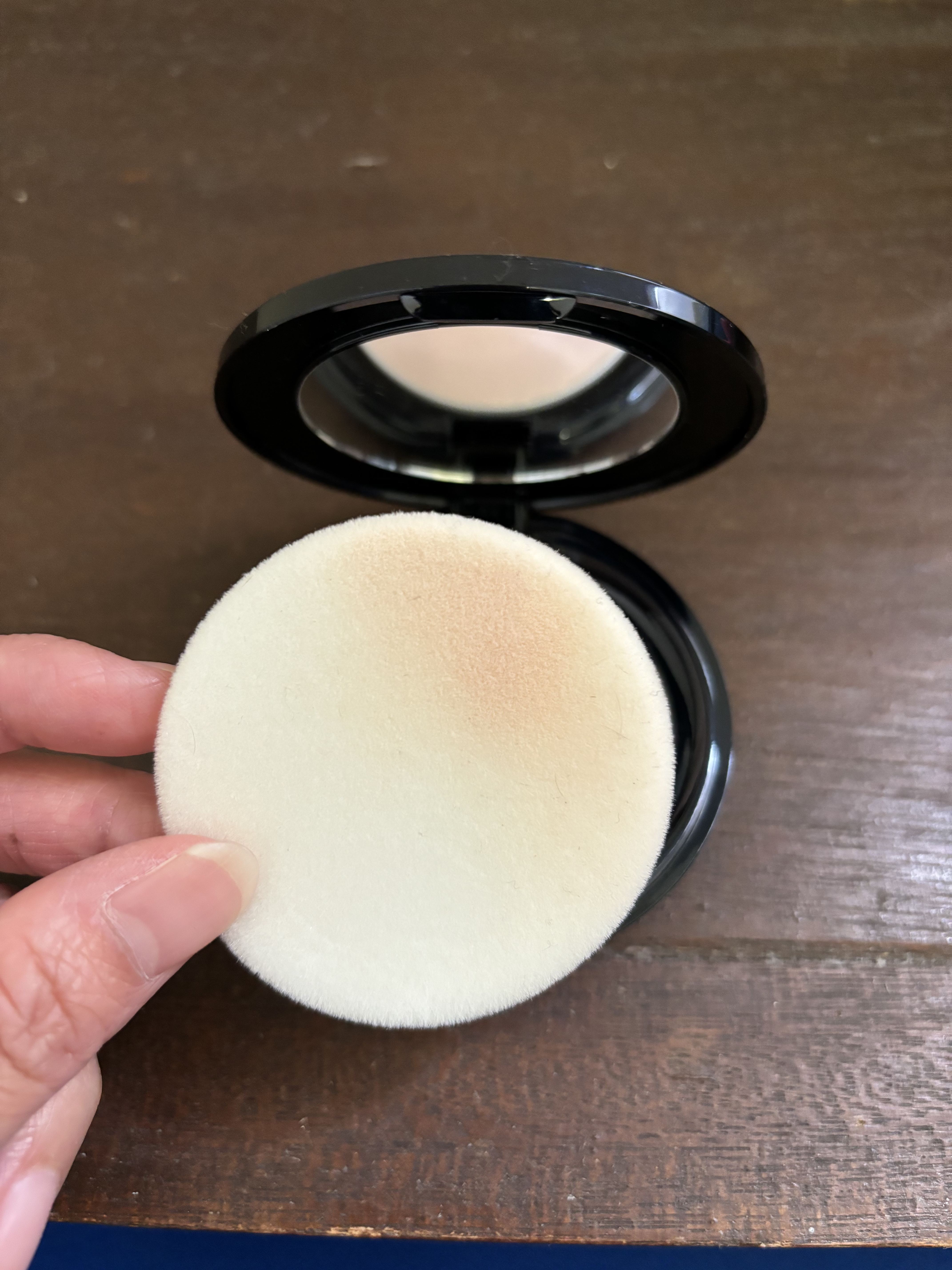 グレイシィ プレストパウダーのクチコミ「グレイシィ プレストパウダー

化粧直しのおしろい用で購入🌸
パフは薄くて柔らかいけど、
指を.....」（3枚目）