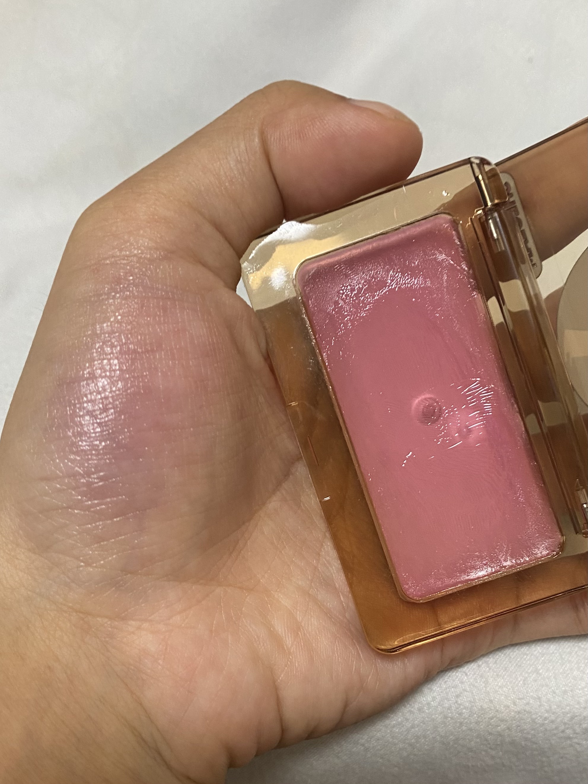 SHEGLAM Willy wonka　チークのクチコミ「お久しぶりです。今回はチャーリーとチョコレート工場とシーグラムのコラボ商品のクリームチークを紹.....」（3枚目）