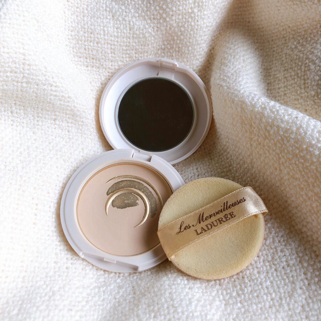 パウダー ファンデーション/レ・メルヴェイユーズ ラデュレ/パウダーファンデーションを使ったクチコミ(2枚目)
