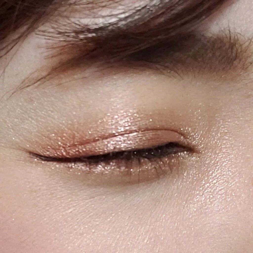 ダズルシャドウ スロー/ファスト/スロー/M・A・C/単色アイシャドウを使ったクチコミ（2枚目）