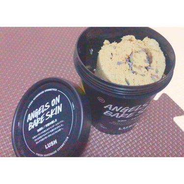 ❅:*.。LUSH  天使の優しさ  ｡.*:❅

100g / 1,280円
250g / 3,000円 ☜今回購入したのはこのサイズ


試供品で試してみてとてもよかったので購入しました🙆🙆(試供品