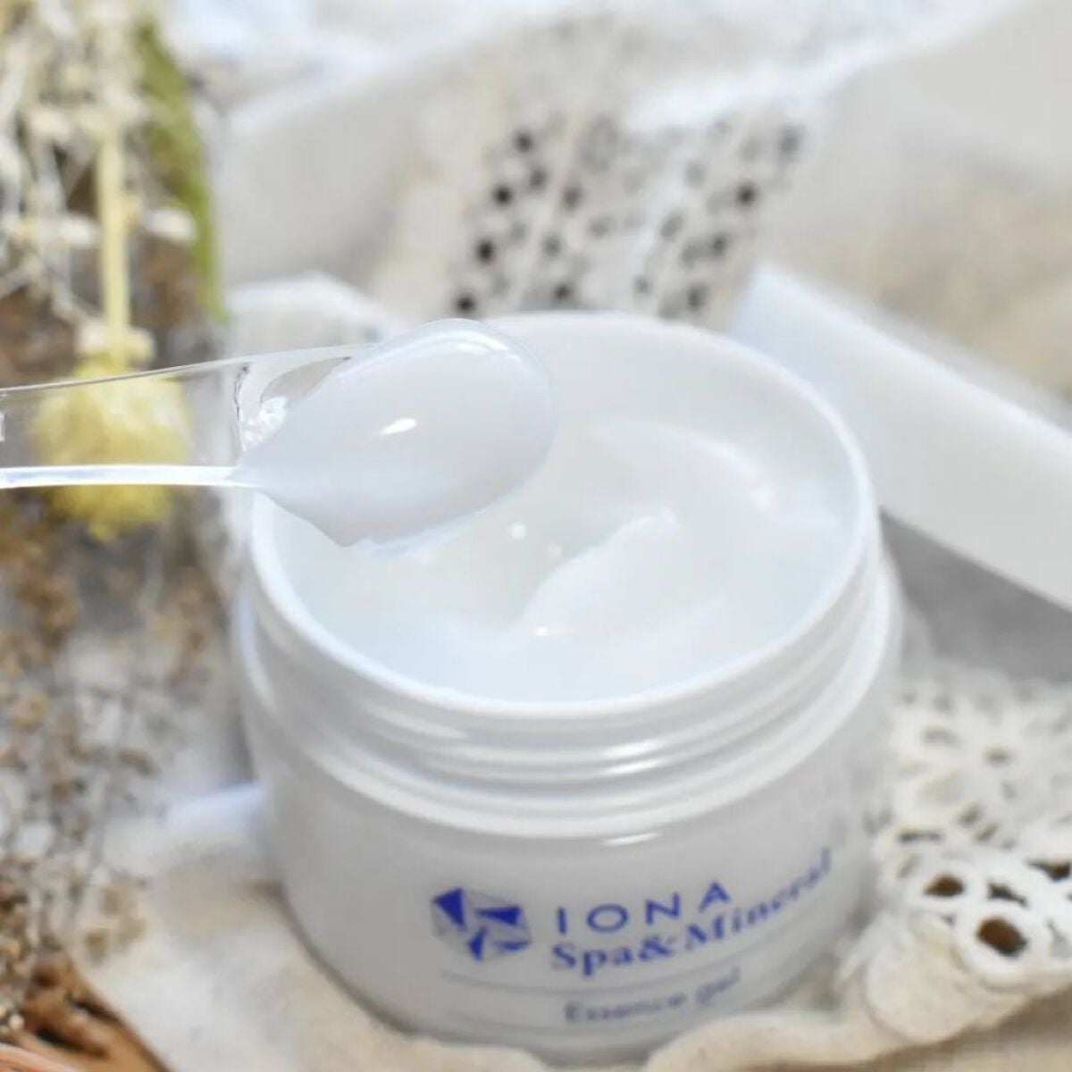 suguri on LIPS 「\美容液からできたオールインワン/【イオナ スパ&ミネラルエッ..」(3枚目)