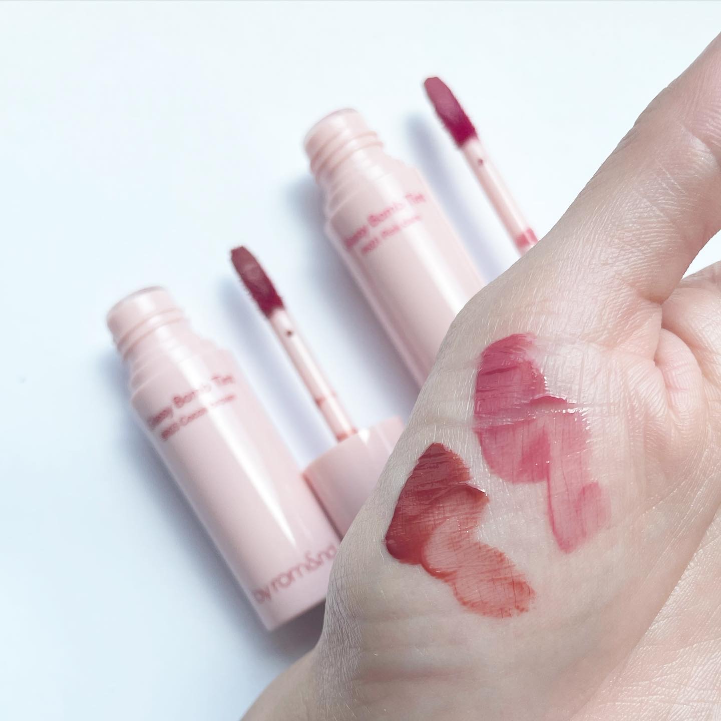 アンドバイロムアンド　グラッシーボムティント/&nd by rom&nd/リップティントを使ったクチコミ（2枚目）