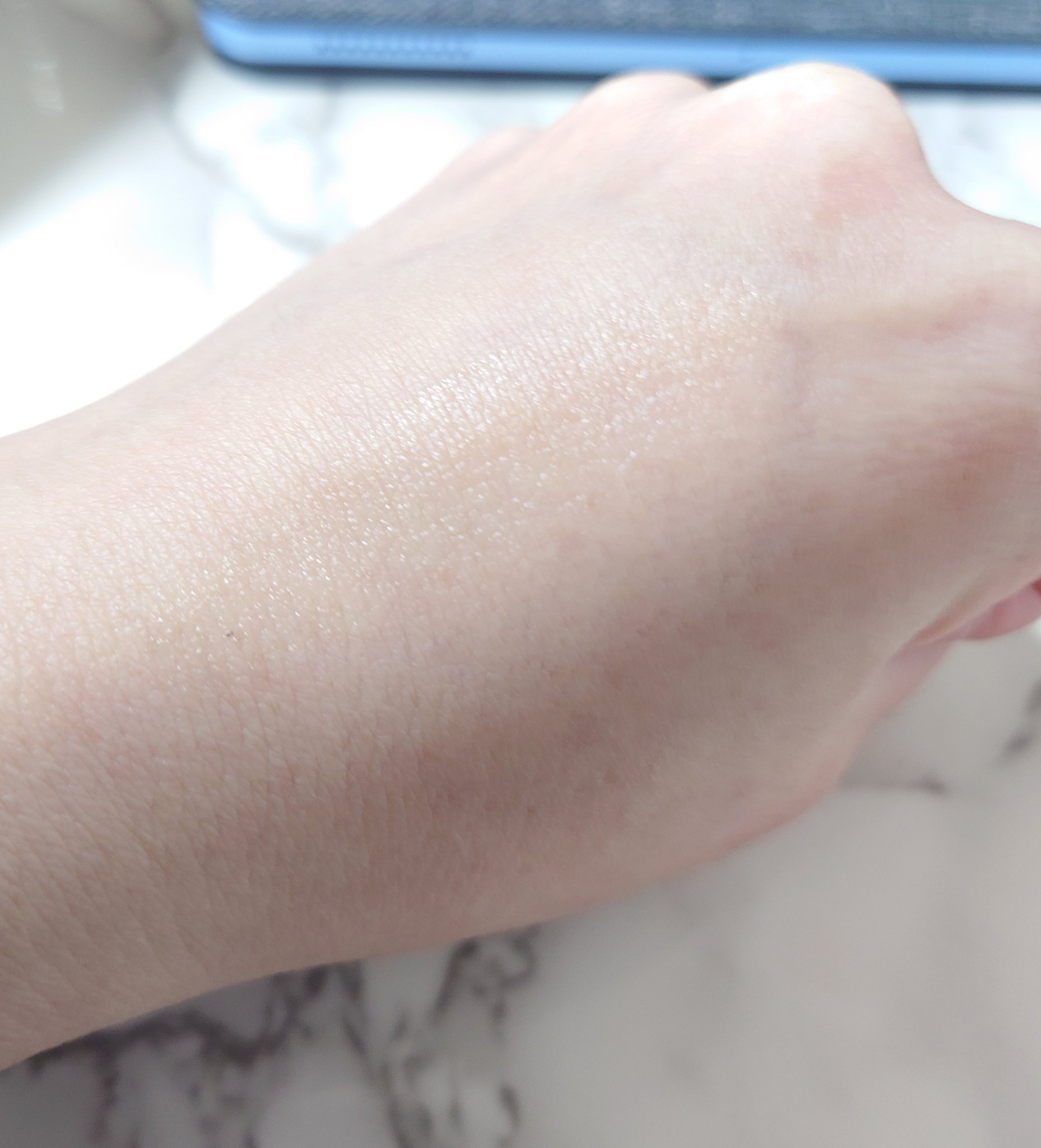 ホワイトトリュフナリシングセラムリップバーム/ダルバ/リップバームを使ったクチコミ（3枚目）