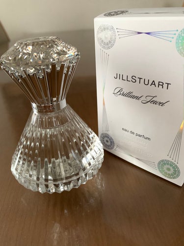 JILL STUARTの新作
ブリリアントジュエル オードパルファン

ボトルがカワイイ！キラキラですよ！
香りを表現するのは難しいですが…

甘めだけどくどくなく、
香水に酔いやすいタイプですが
これ