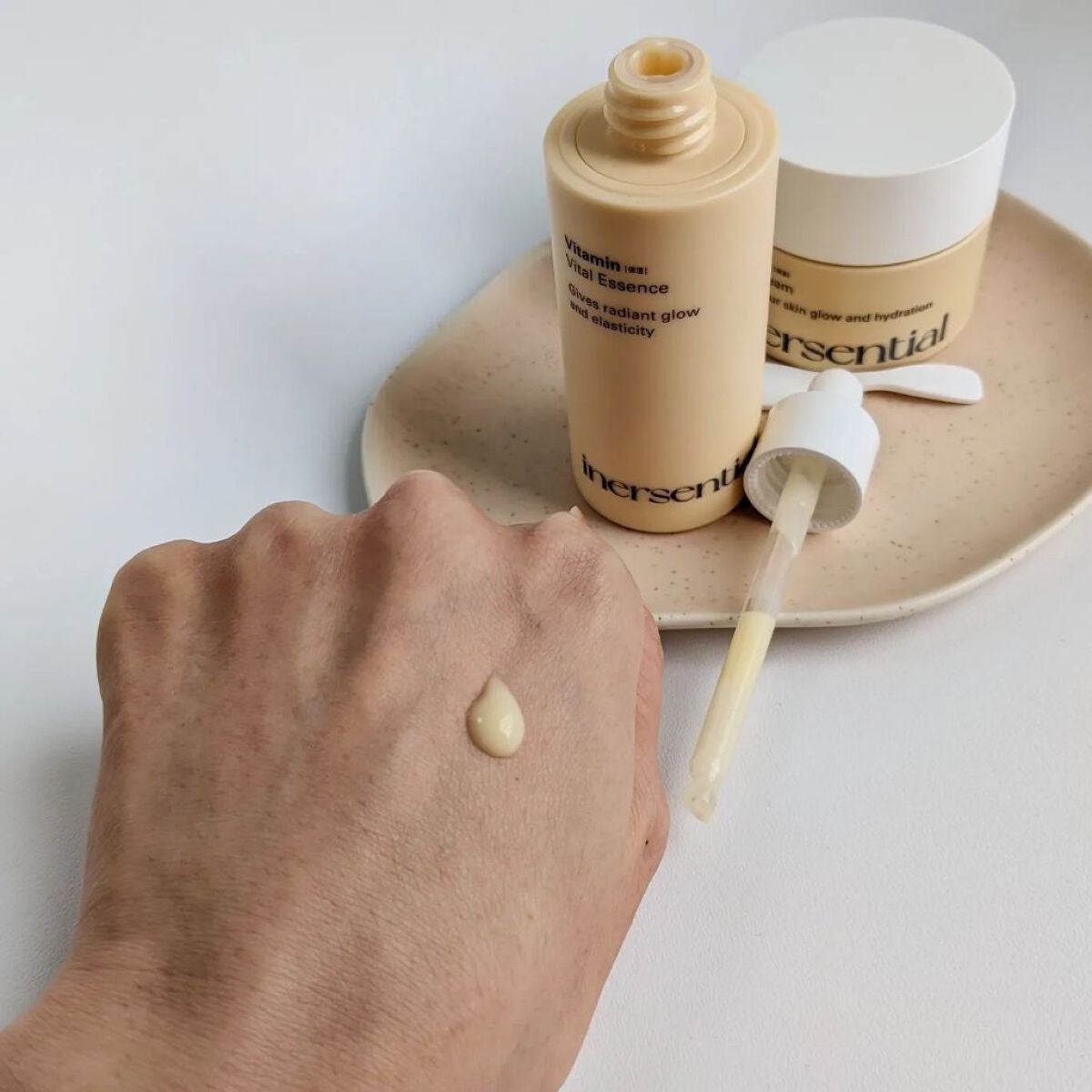 バイタルエッセンス/inersential/美容液を使ったクチコミ(2枚目)