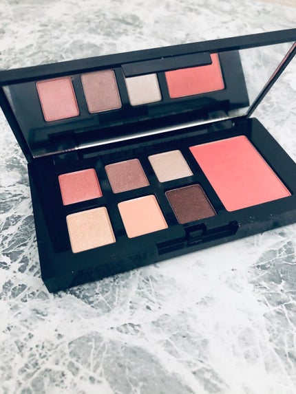 ESTEE LAUDER グッド アズ ゴールド 2020のクチコミ「エスティローダークリスマスコフレ
本当に買ってよかったです✨
こちらのパレットが特にお気に入.....」(2枚目)