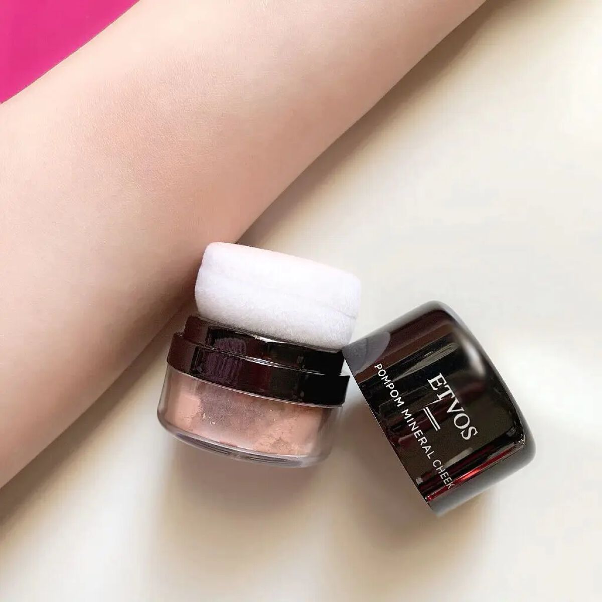 ポンポンミネラルチーク プラム / エトヴォス(ETVOS) | LIPS