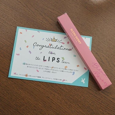 今日はLIPS様を通して、BLEND BERRY様から頂いた
ジェルライナーを紹介したいと思います！！

汚い肌なので最後の写真は閲覧注意です😥


#提供


【使った商品】
#BLENDBERRY #スパークルクリエイター #バーガンディ＆ベリーソーダ

【使用感】
ジェルライナー×キラキラパウダーでこれ一本でもアイメイクが完成しちゃう🤗
ジェルライナーはスルスルとストレスなく引くことができ、
キラキラパウダーは涙袋にぴったり！
自由自在で瞼にも涙袋にも使える😌😌

【密着感】
汗・水・涙に強いと書いてあってホントとかな？って思ってたんですが、ホントに水に強かったです！
汗かきな私にぴったりすぎて一軍コスメになりそうな予感💕
他の色もリピートします！！




ジェルライナーとかアイライナーって今まで使ったことがなくてよくわからないんですが、発色がすごくいい！！目元が華やかになる！
LIPS様を通してBLEND BERRY様から頂いたものが初めてのジェルライナーになるとは思っても見ませんでした笑
感謝でしかない😭
めっちゃいいコスメなので是非、BLEND BERRYのジェルライナーを使ってみてください🤗🤗

#提供_ブレンドベリーの画像 その0