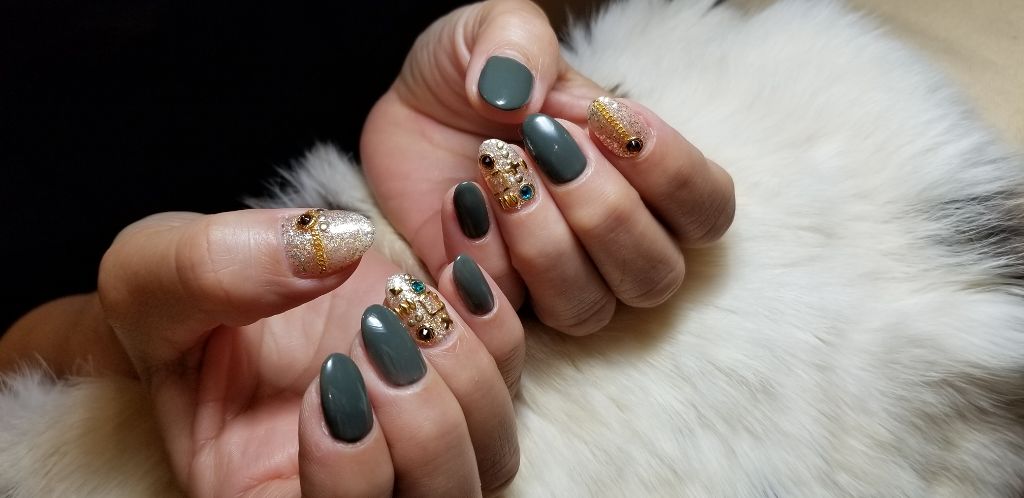 よっちゃん on LIPS 「カジュアルに、なりそうなミリタリーグリーンをエレガント仕上げに..」(1枚目)