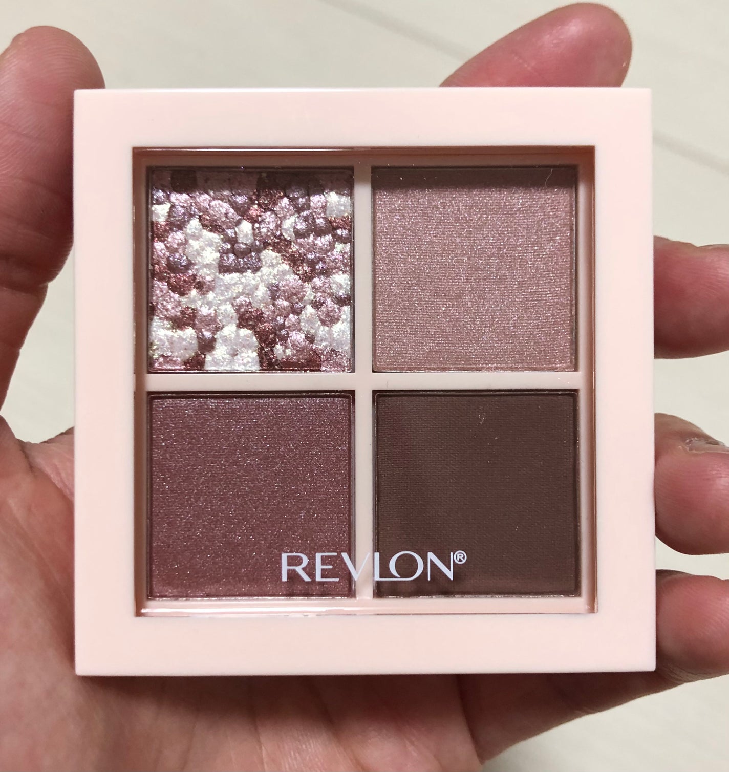 レブロン ダズル アイシャドウ クアッド/REVLON/アイシャドウパレットを使ったクチコミ(5枚目)
