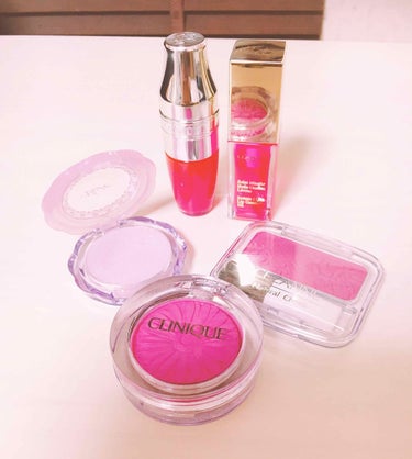 本日の戦利品でございます💸💸💸

クラランス コンフォートリップオイル
キャンディ

LANCOME ジューシーシェイカー
ベリーテール

CLINIQUE チークポップ
プラムポップ

セザンヌ ナチ