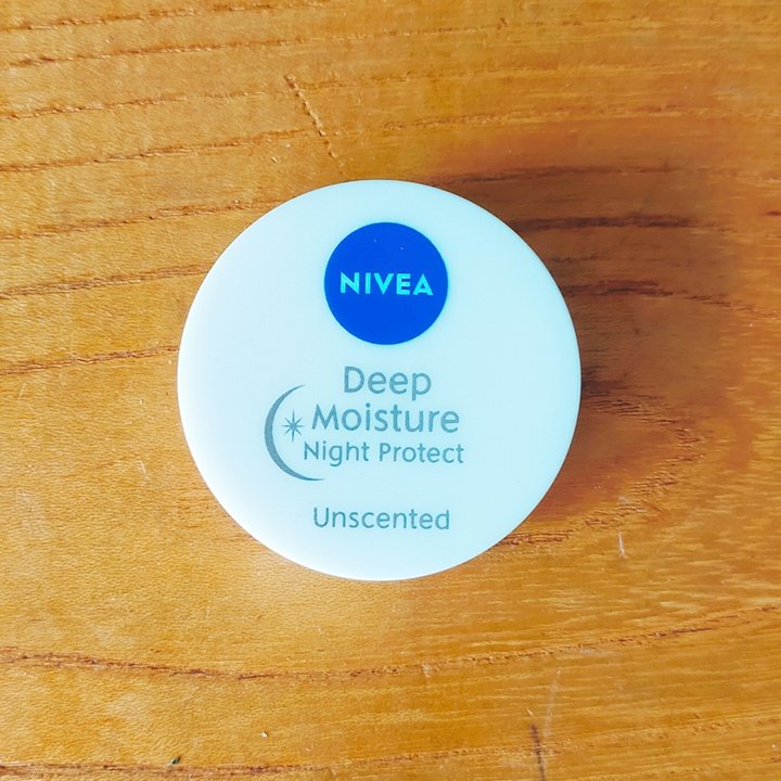 ディープモイスチャーナイトプロテクト　無香料 無香料/ニベア/リップマスクを使ったクチコミ（1枚目）