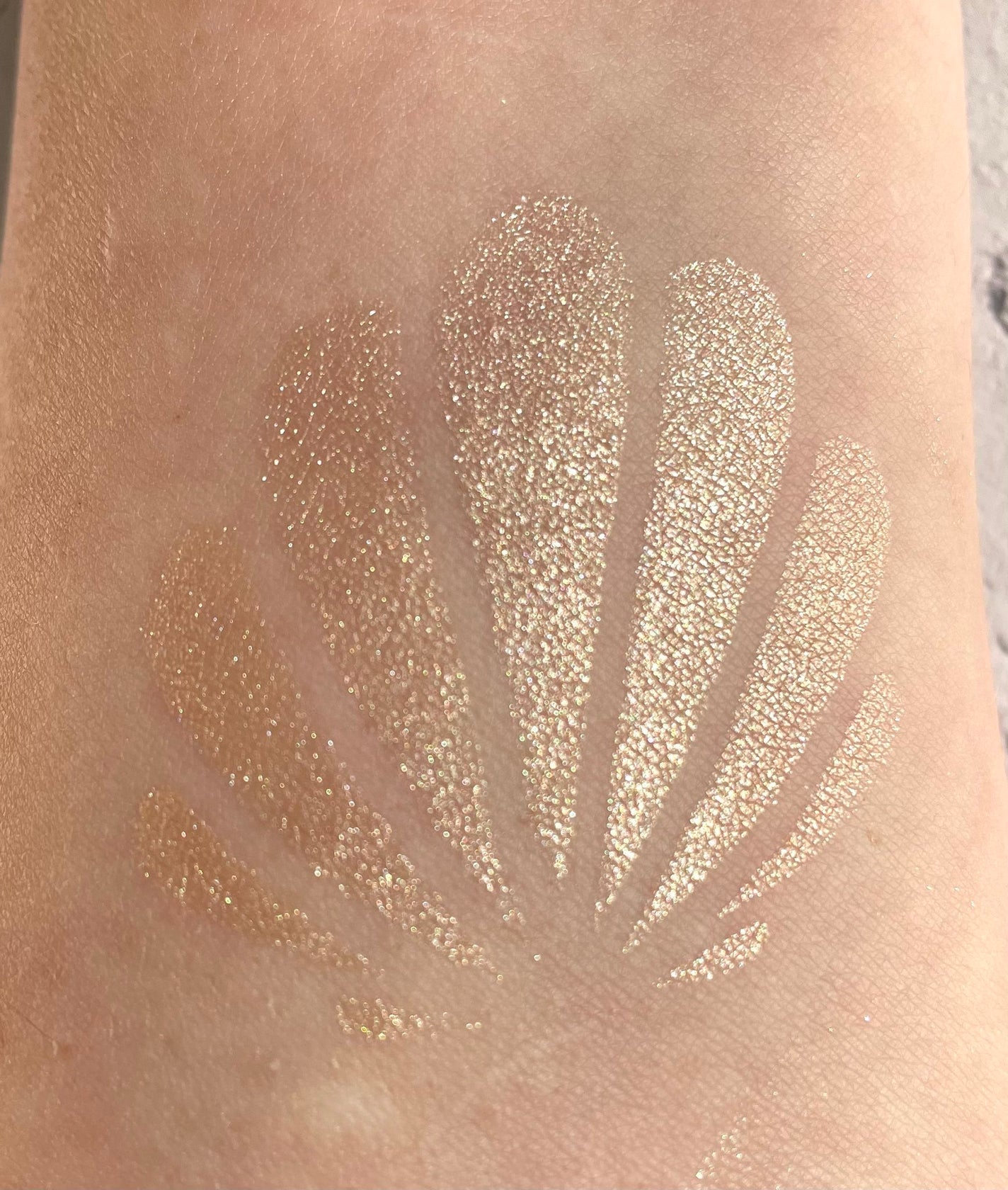 プードル オルフェーヴル フェイス&アイ イルミネイティングパウダー/エルメス/プレストパウダーを使ったクチコミ(4枚目)