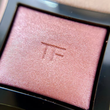 アイ カラー クォード BP01 BELLE DE PECHE/TOM FORD BEAUTY/パウダーアイシャドウを使ったクチコミ（3枚目）