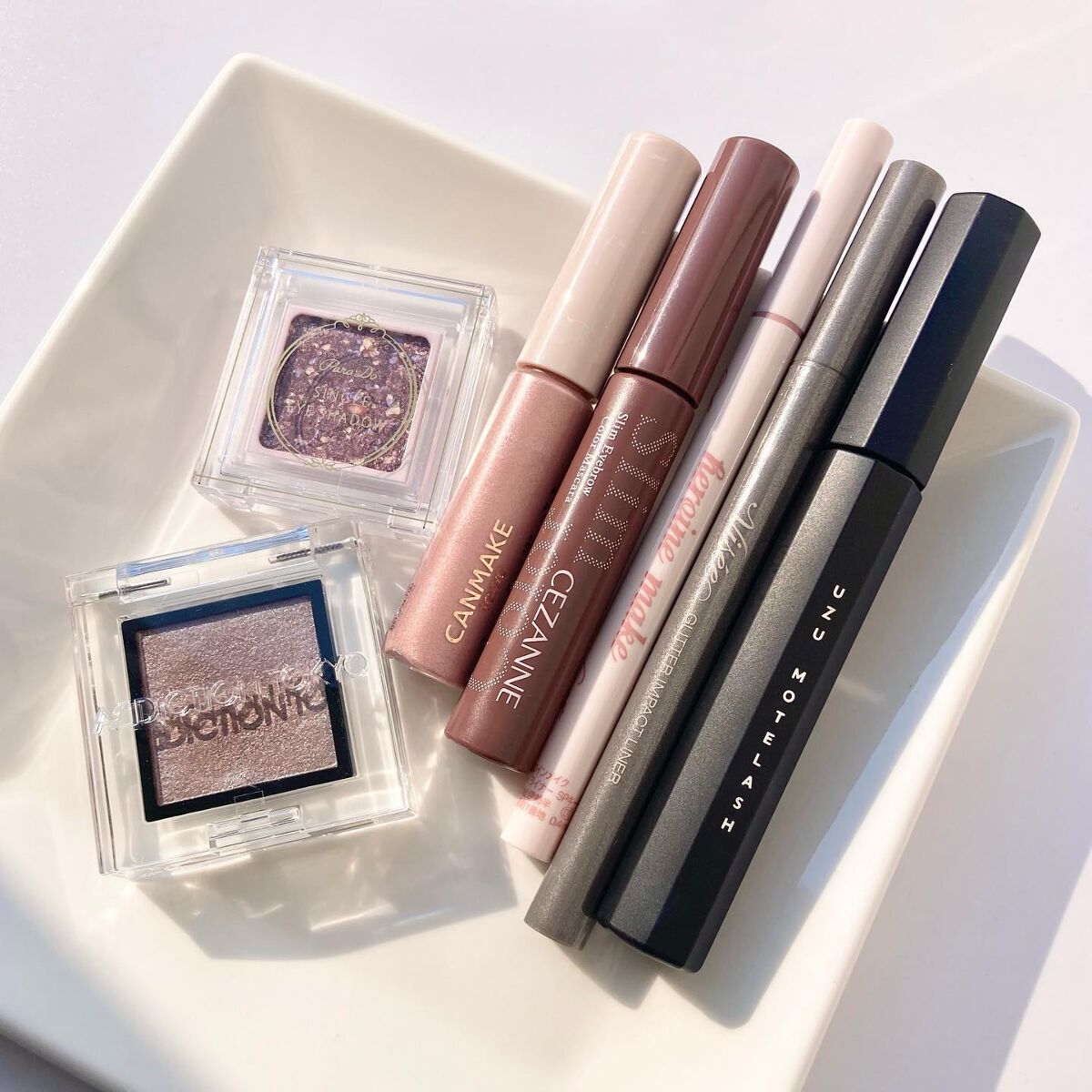 しろいぱんだ on LIPS 「#今日のメイクレッド×グレー花粉で目が腫れぼったいのでシャキッ..」(2枚目)