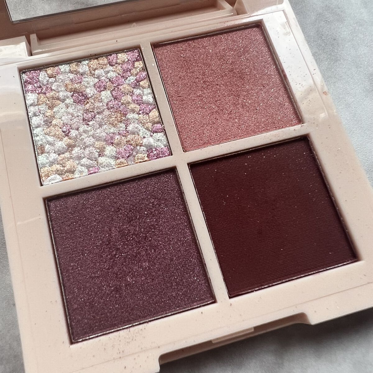 レブロン ダズル アイシャドウ クアッド/REVLON/アイシャドウパレットを使ったクチコミ（2枚目）