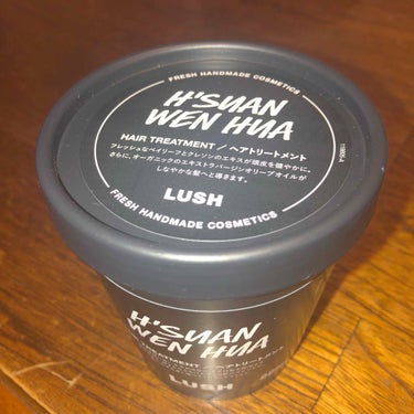 #lush 髪様💇‍♀️

黒染め→パーマ→ブリーチ×3の派手髪女です🙌

今回ご紹介するのは何かと評判が良いLUSHのヘアトリートメント！
その名も「髪様」！！強気なネーミング！！
嫌いじゃない！！
