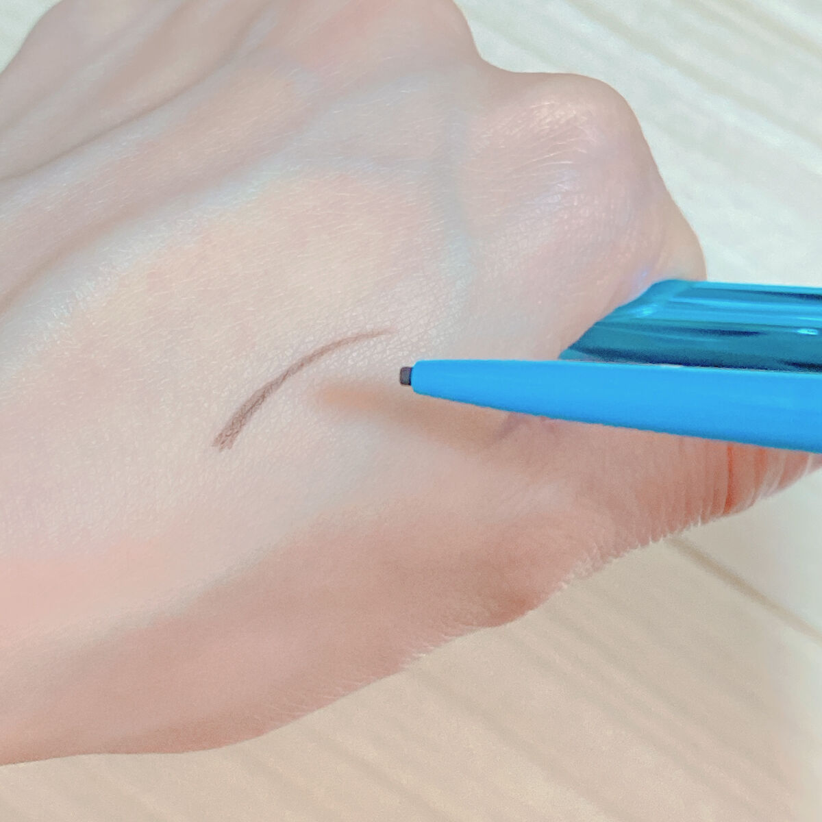 「密着アイライナー」極細クリームペンシル/デジャヴュ/ペンシルアイライナーを使ったクチコミ（2枚目）