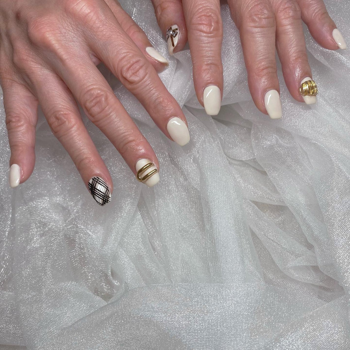 kanna on LIPS 「・・・ホワイトチョコカラー🤍🍫にバレンタインアートとおまかせご..」(3枚目)