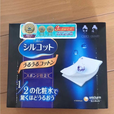 今まで何回かお肌のことを考えてコットンで化粧水をつけたことがありますが、繊維が肌に付いたり大量の化粧水を出さないとコットンがヒタヒタにならないからコスパ的にも厳しくて続けられませんでした(/ _ ; )