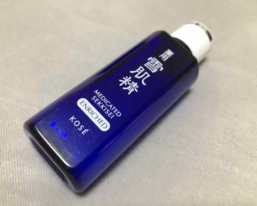 ＊薬用化粧水
・
・
こちらは、雪肌精の薬用化粧水(エンリッチ)です。
しっとりタイプで、浸透していくのが実感出来る化粧水です。
・
・
ドラッグストアでも購入でき、ミニサイズ、たっぷりお得サイズなどサ