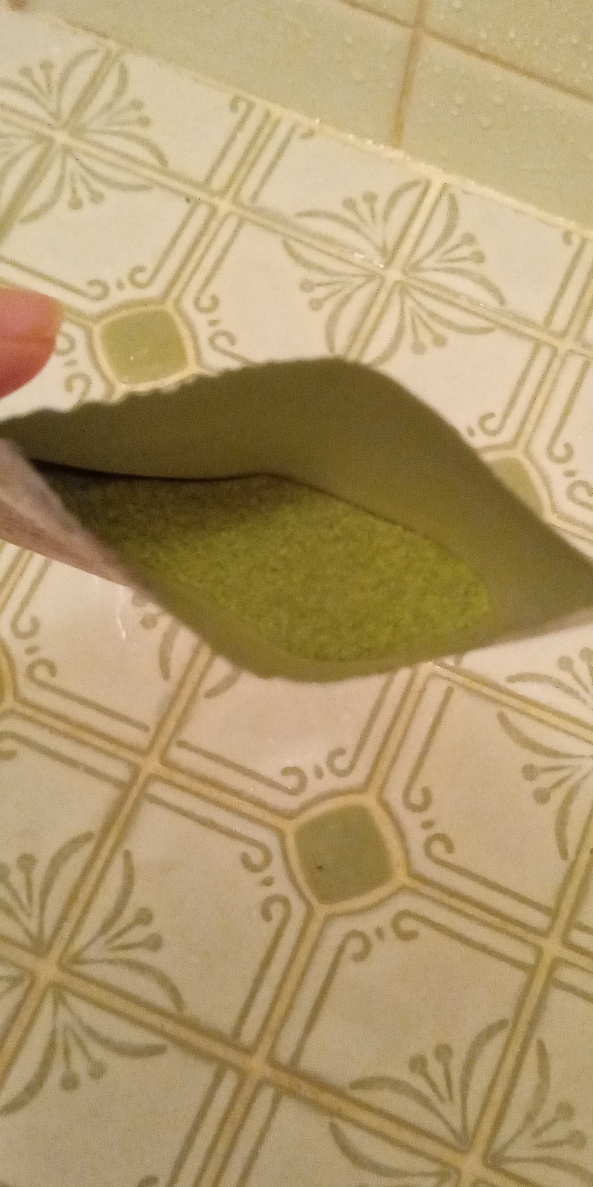 アトピタ 薬用入浴剤のクチコミ「秋から冬になると肌がかさつきます。
夫は年中乾燥肌で #エモリカ 一筋なんですが、私は色々試し.....」（2枚目）