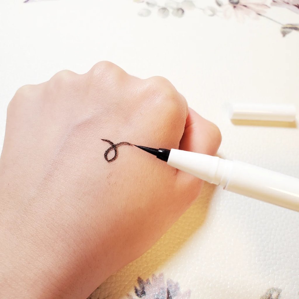 リキッドアイライナー/ルルズコスメティコ/リキッドアイライナーを使ったクチコミ（3枚目）