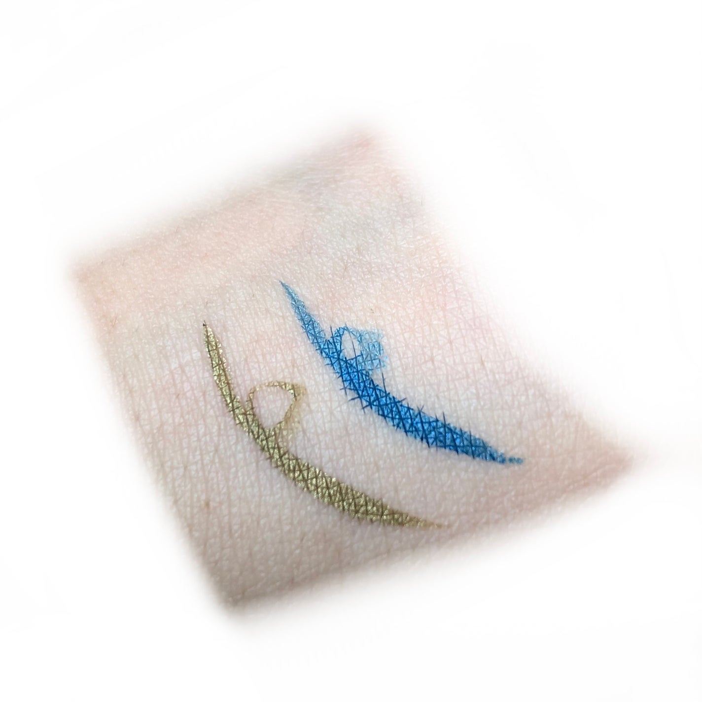 グリッター ライナー/&be/リキッドアイライナーを使ったクチコミ(3枚目)