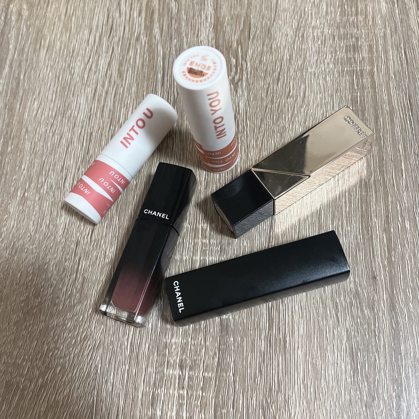 ルージュ アリュール ヴェルヴェット エクストレム/CHANEL/口紅を使ったクチコミ(3枚目)
