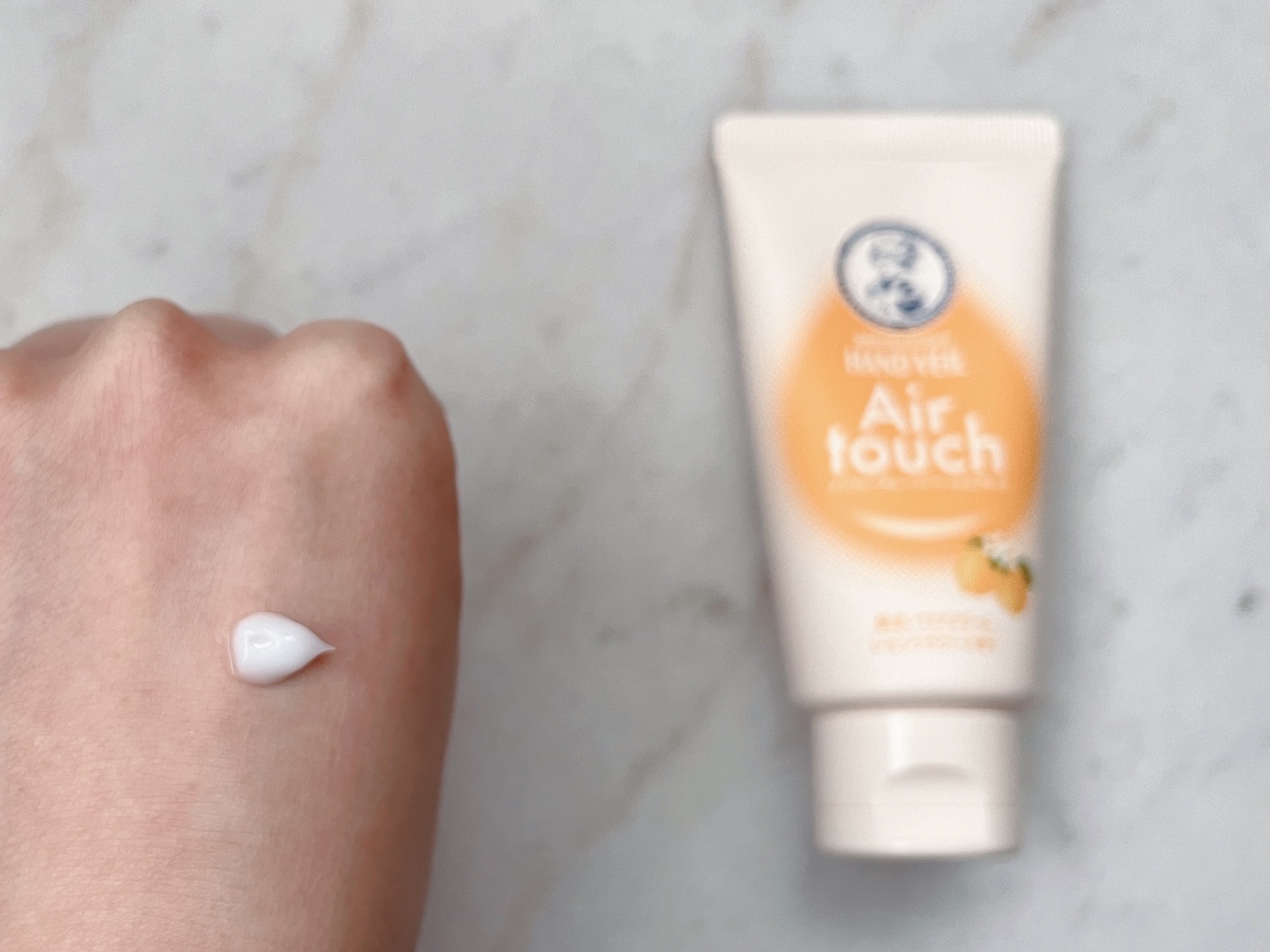 ハンドベールエアタッチ レモンフラワーの香り/メンソレータム/ハンドクリームを使ったクチコミ（2枚目）