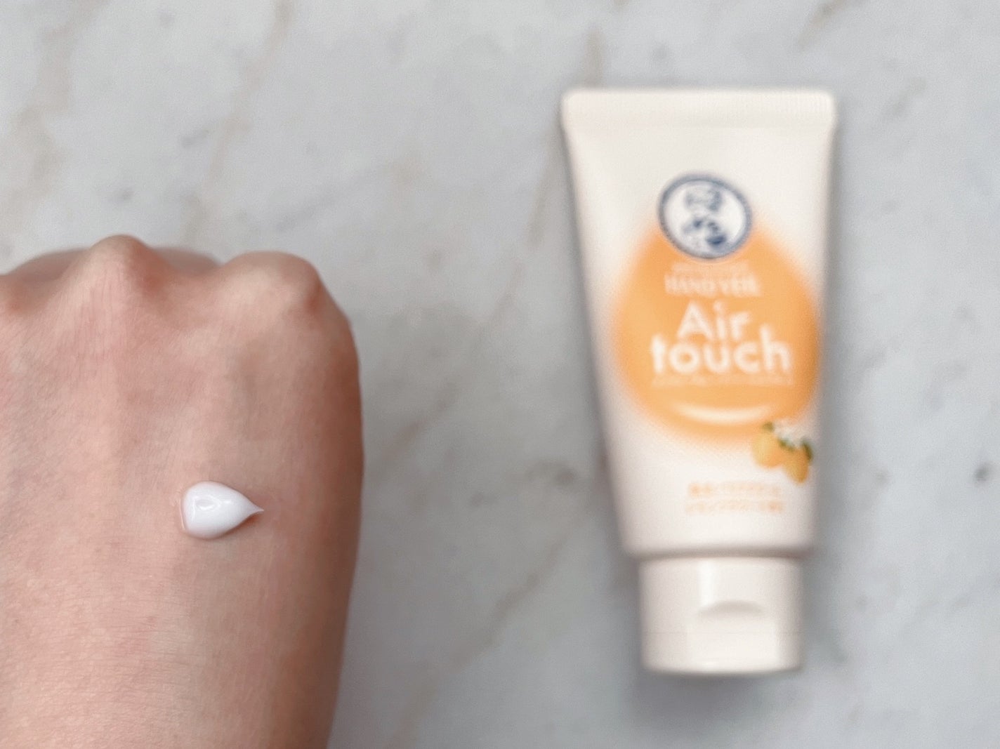 ハンドベールエアタッチ レモンフラワーの香り/メンソレータム/ハンドクリームを使ったクチコミ(2枚目)