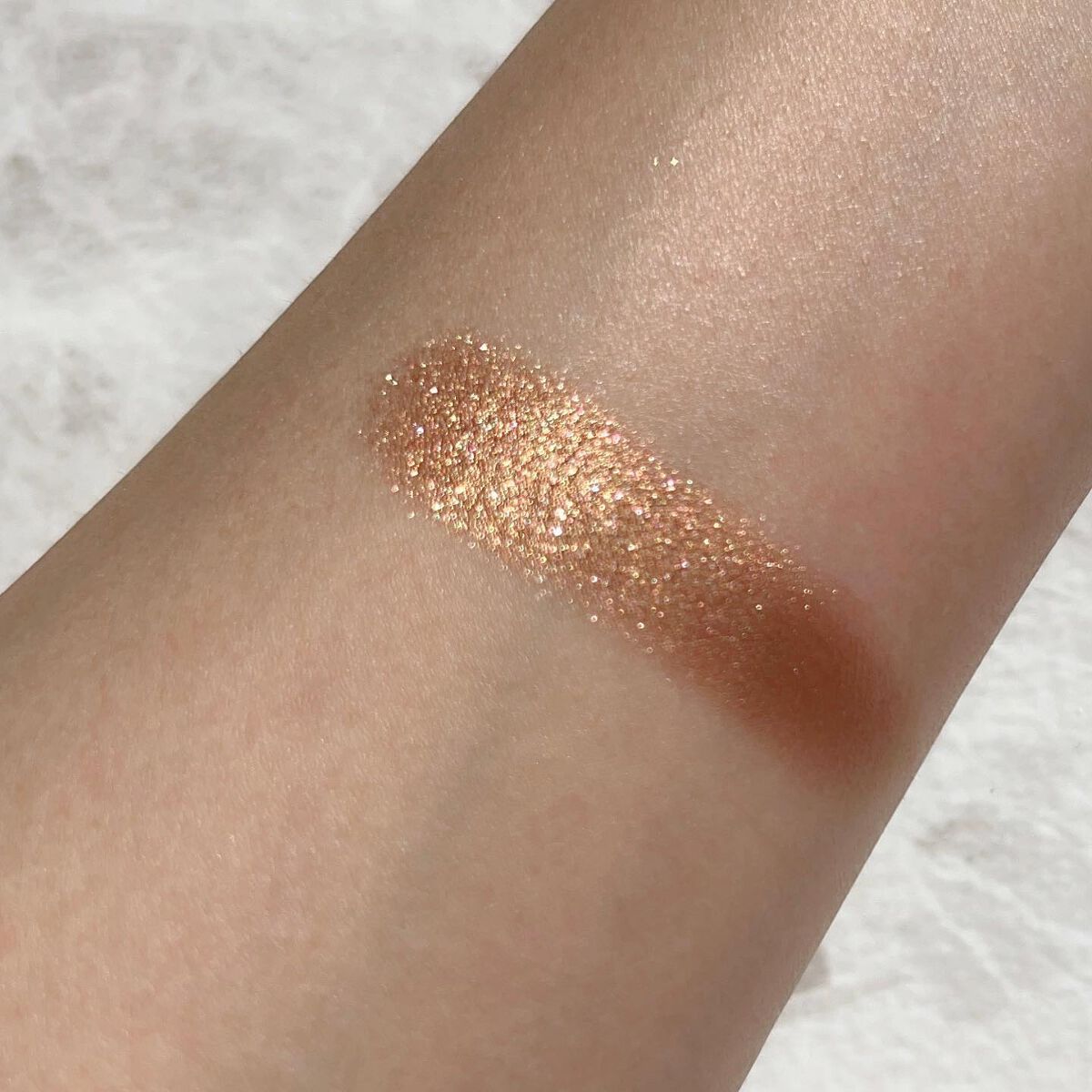 HOURGLASS  Scattered Light Glitter Eyeshadow/HOURGLASS/ジェル・クリームアイシャドウを使ったクチコミ（3枚目）