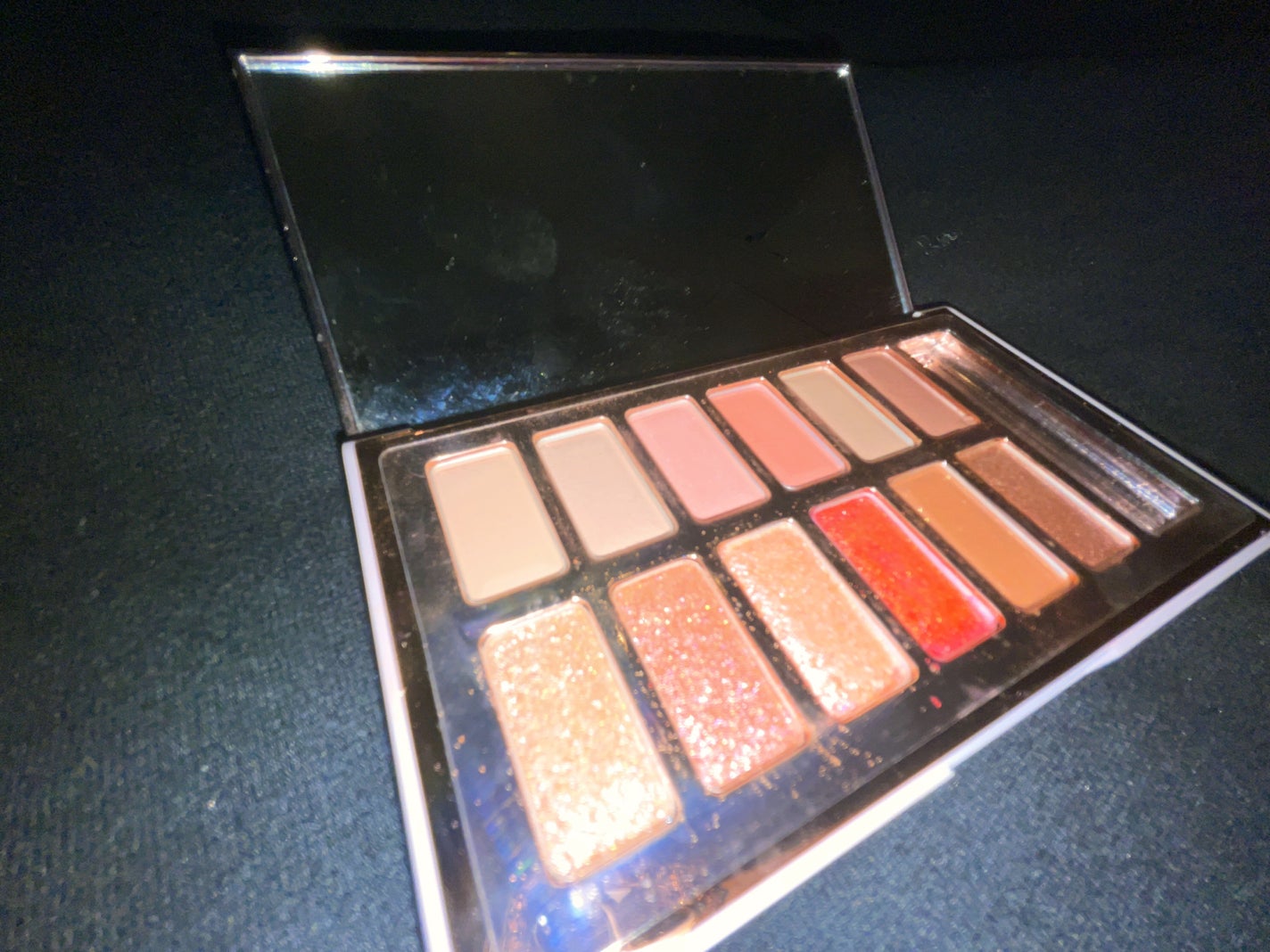 バレンタインボックス3ローズモーメント/VAVI MELLO/アイシャドウパレットを使ったクチコミ(1枚目)